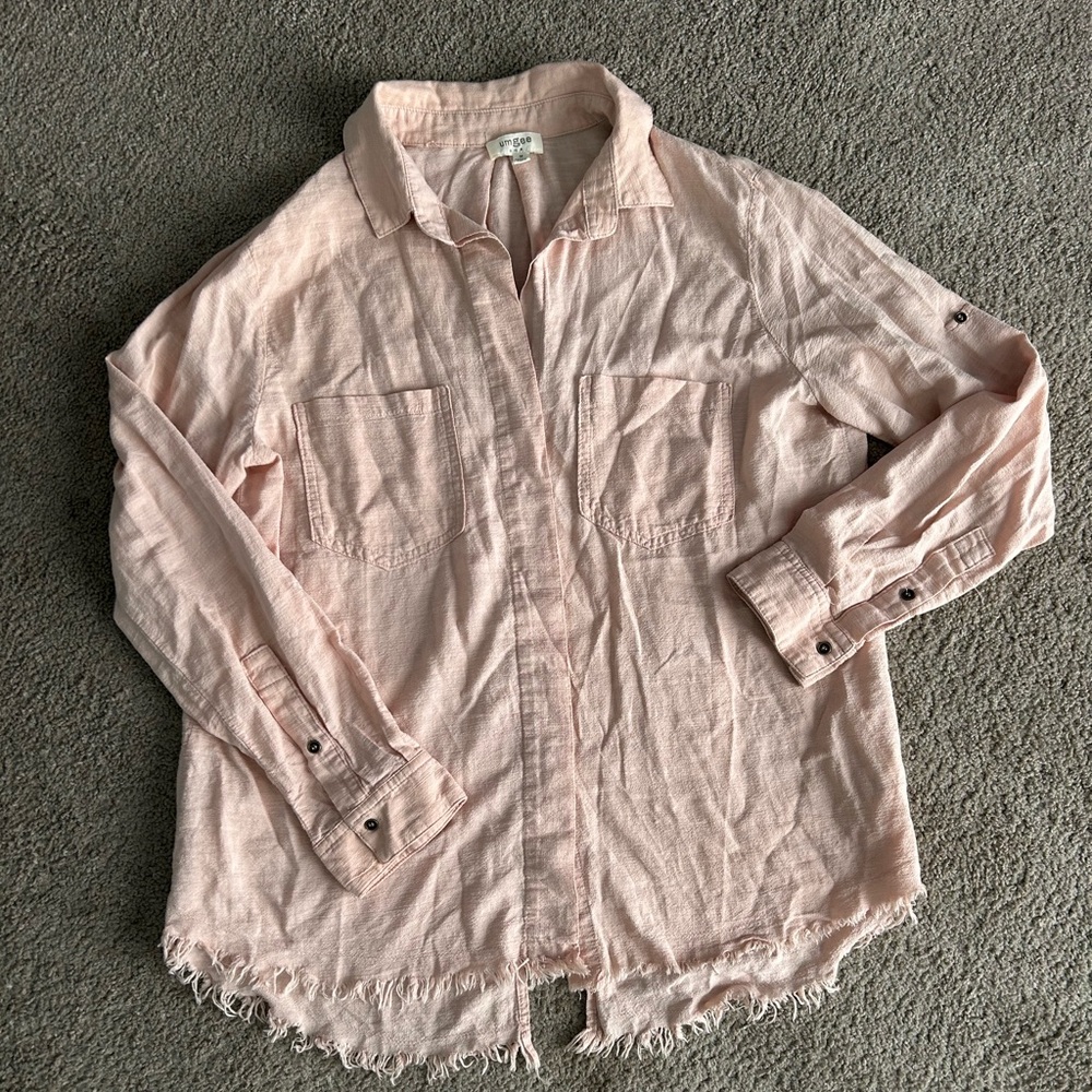 Umgee USA Light Pink‎ Button Up Shirt Split Back Fringed Hem Women's Medium